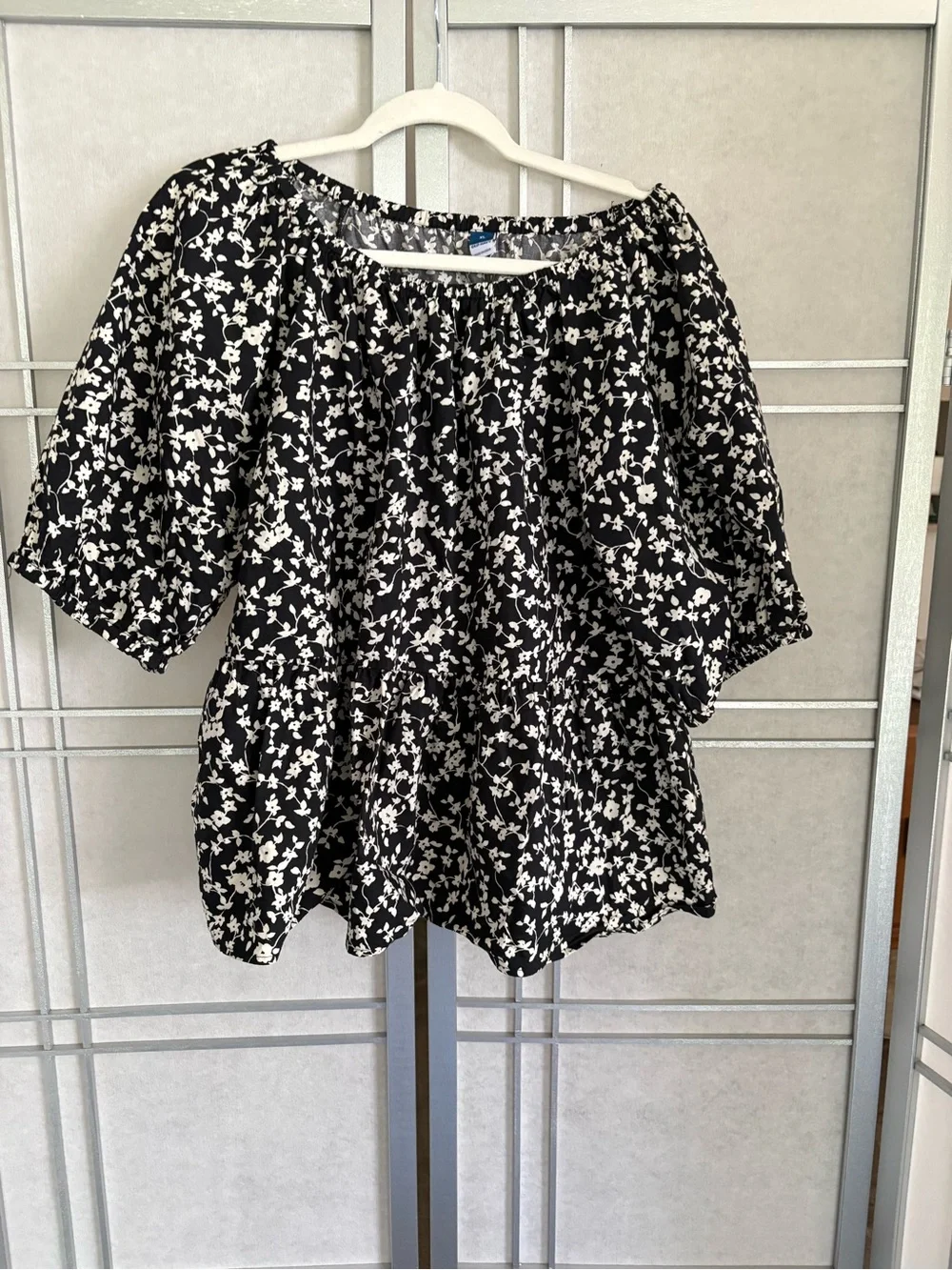 Old Navy Black & White Floral Peasant Top